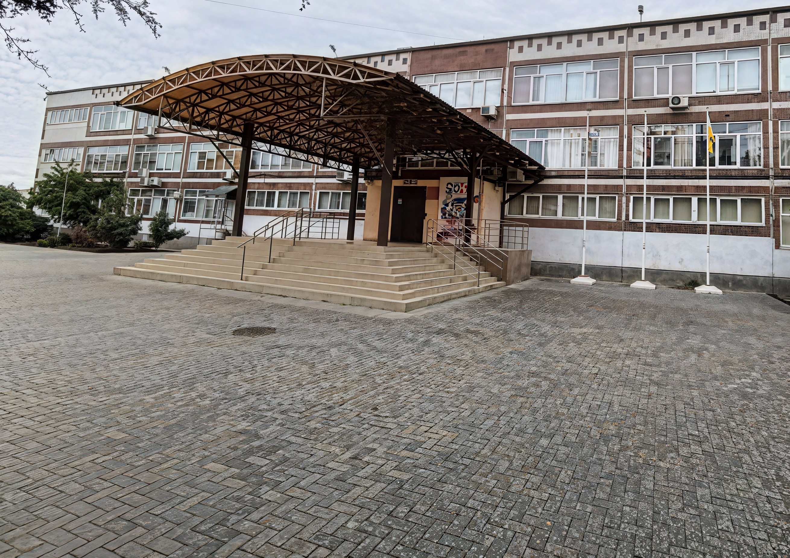 Фотография школы.